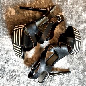 Guess platform sandals -black & off white -7&1/2